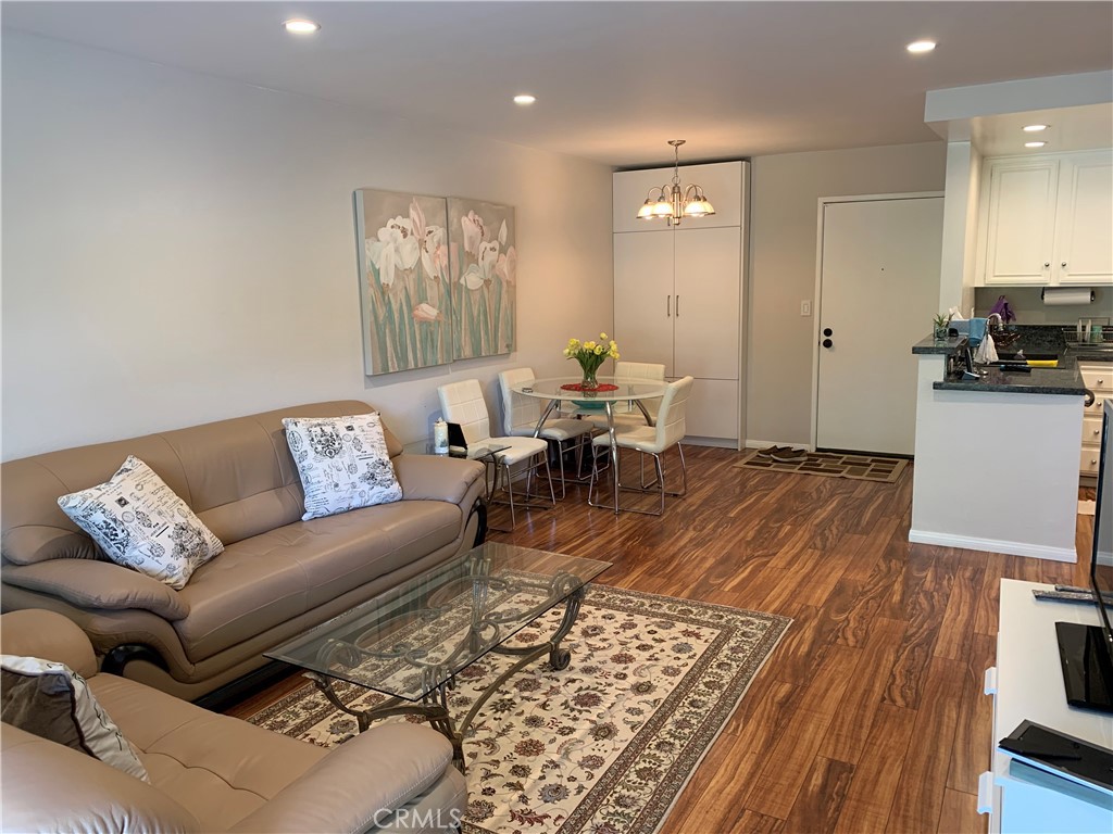 Woodland Hills Condo: 22100 Burbank Boulevard