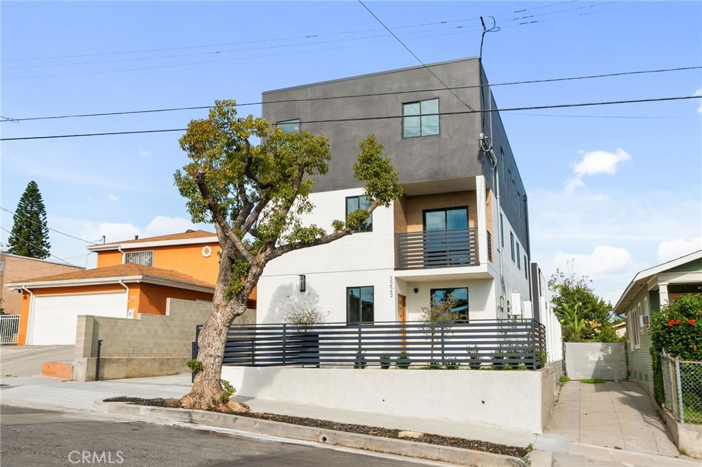 Los Angeles Condo: 3223 Lanfranco Street