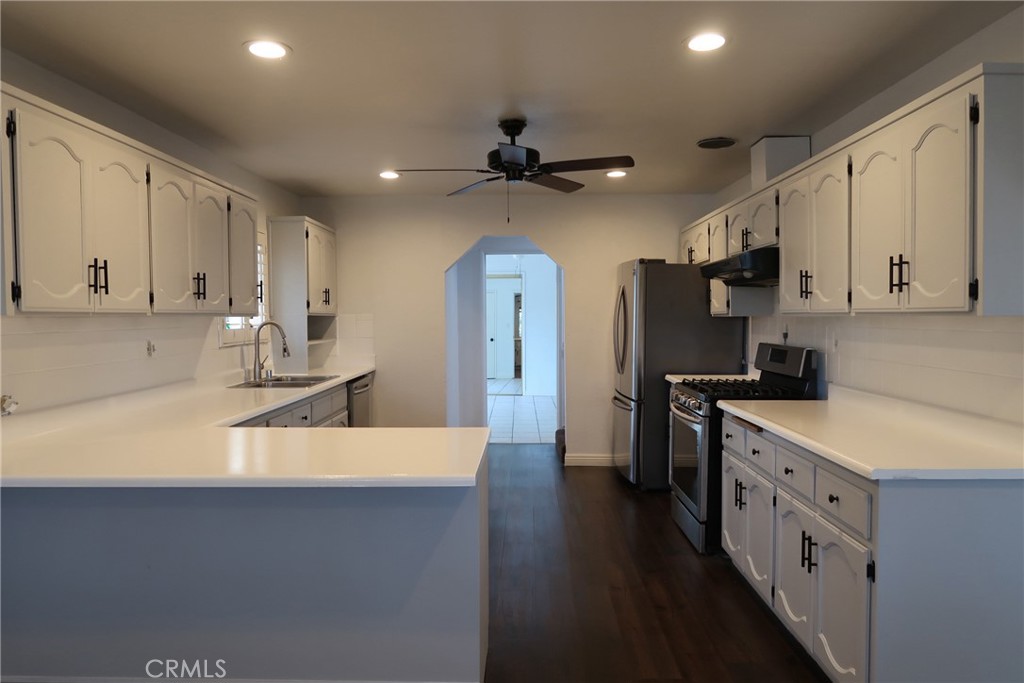 Los Angeles Condo: 455 Nassau Avenue