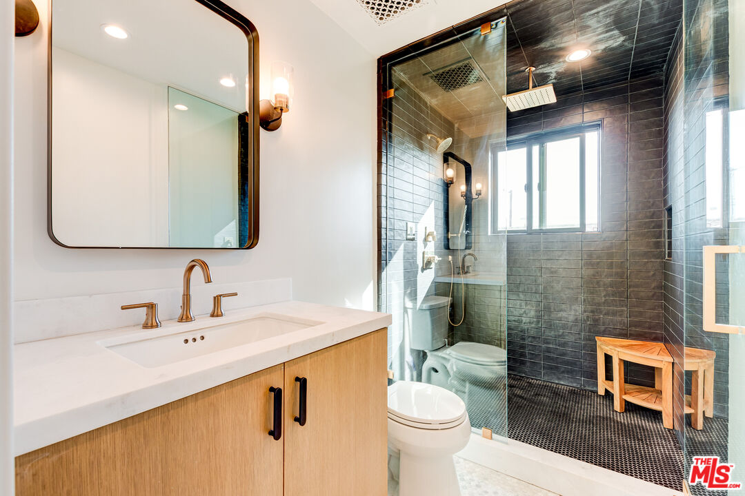 Los Angeles Condo: 12153 Palms Boulevard