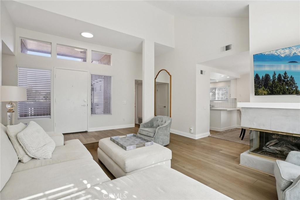 Irvine Condo: 61 Woodleaf