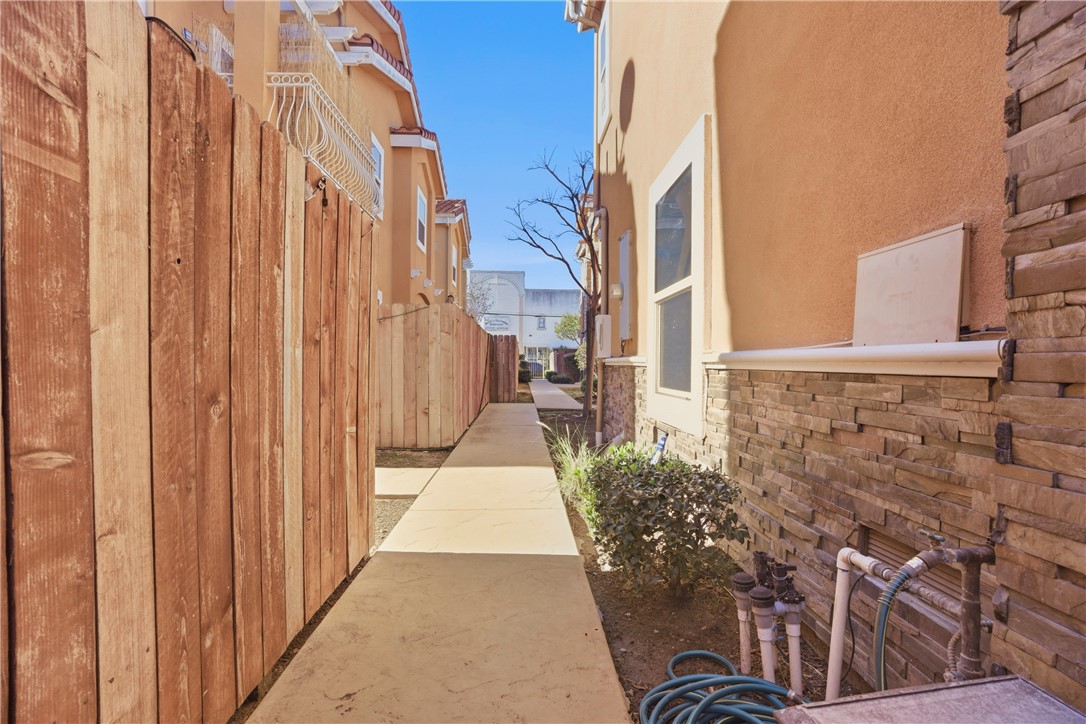 Hawthorne Condo: 12712 Menlo Avenue