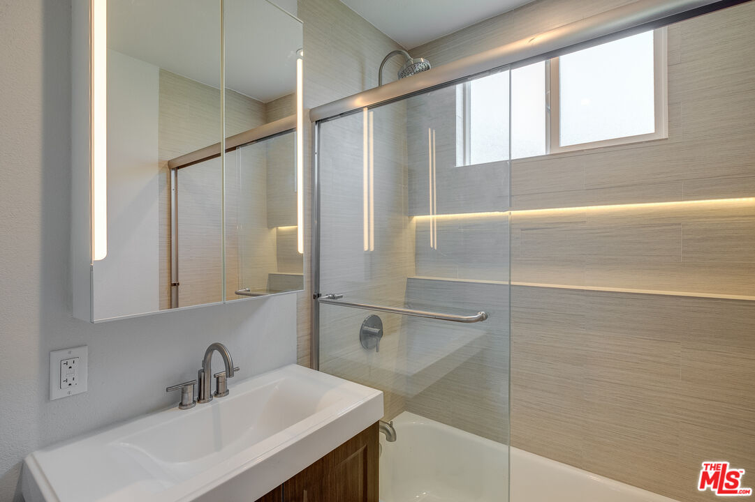 Los Angeles Condo: 4140 Grand View Boulevard