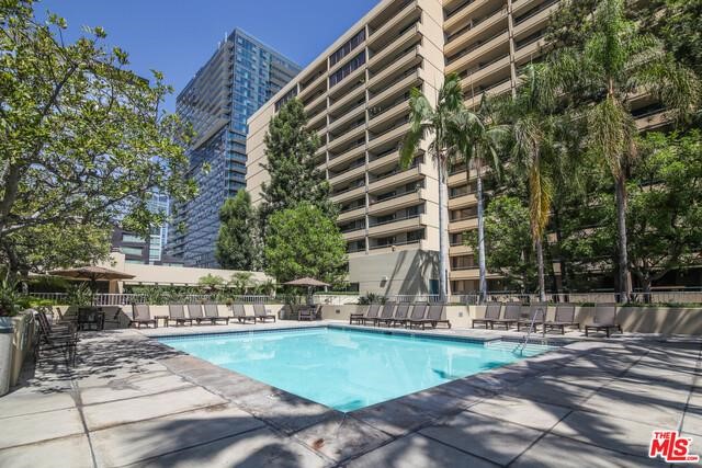 Los Angeles Condo: 600 West 9th Street
