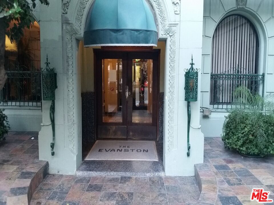 Los Angeles Condo: 630 South Kenmore Avenue