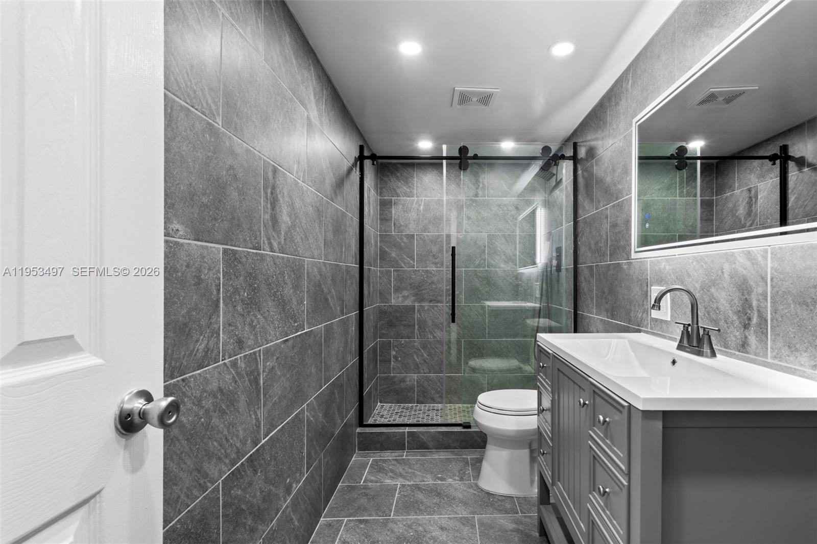 Hallandale Beach Condo: 401 Golden Isles Drive