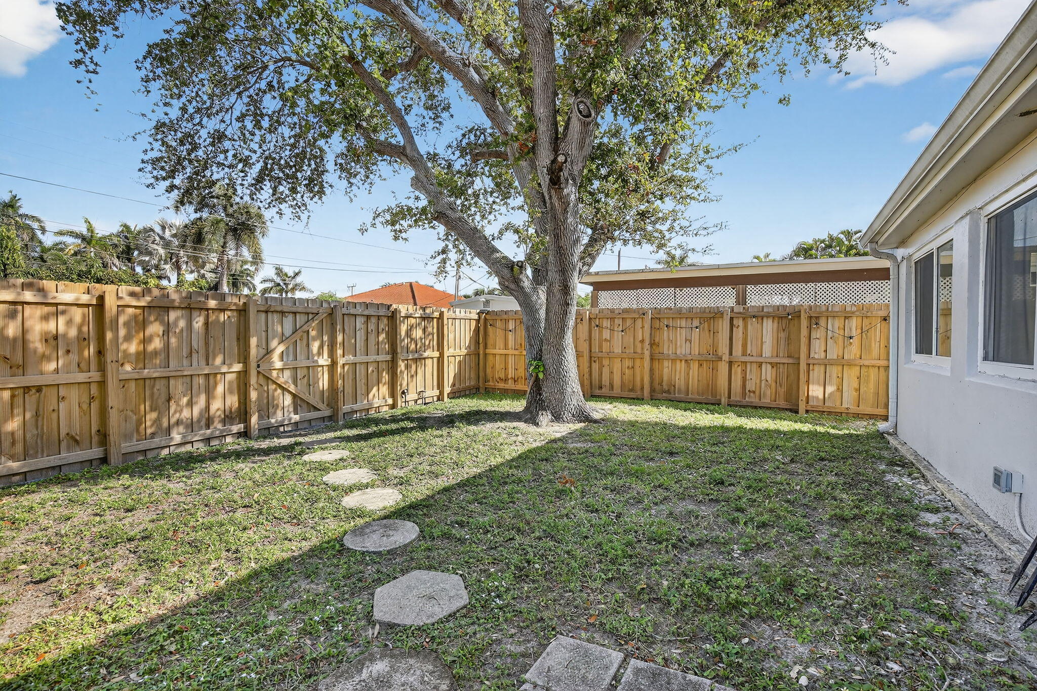 Hollywood Condo: 1323 Lincoln Street