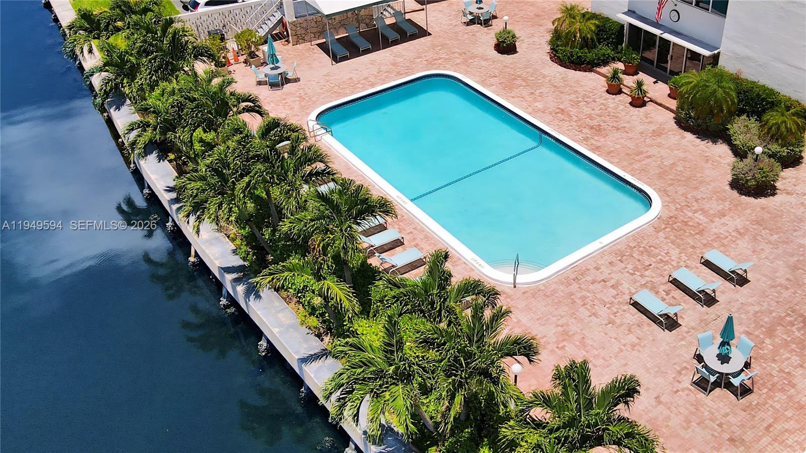 Hallandale Beach Condo: 401 Golden Isles Drive