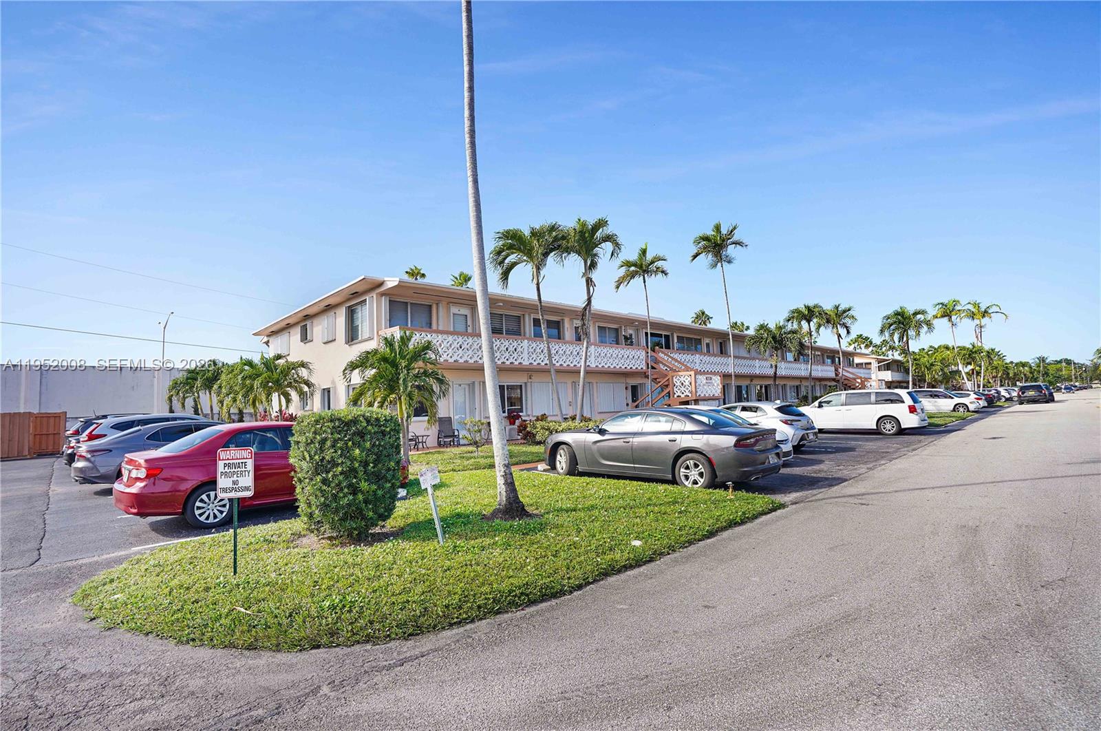 Hallandale Beach Condo: 900 Southwest 11th Avenue