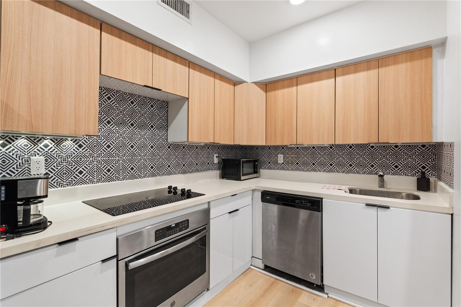 Miami Beach Condo: 810 7th Street