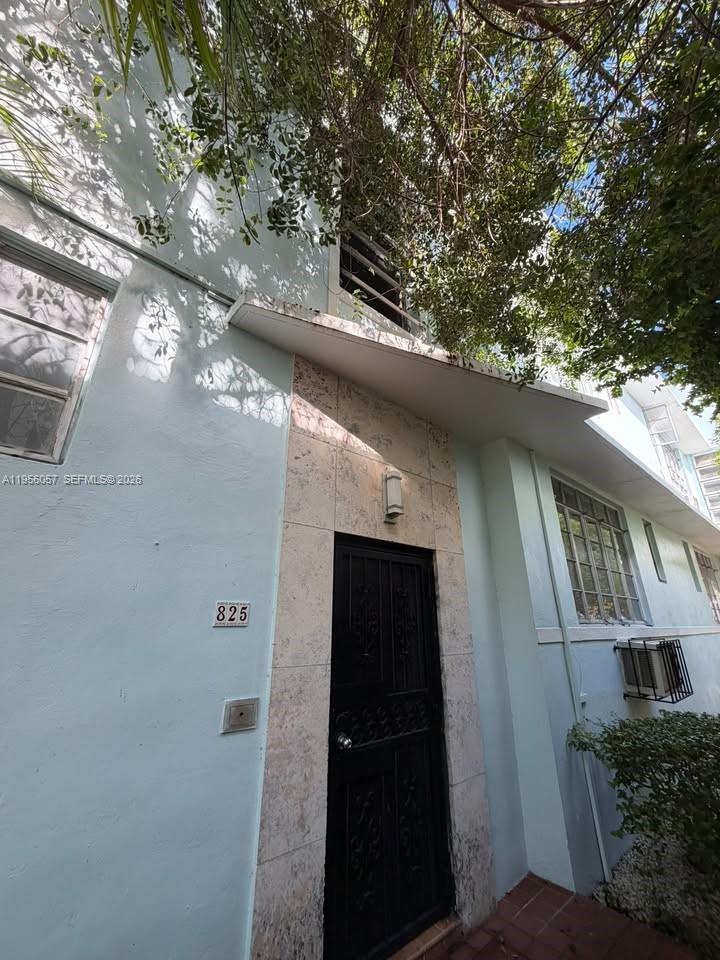 Miami Beach Condo: 825 Jefferson Avenue