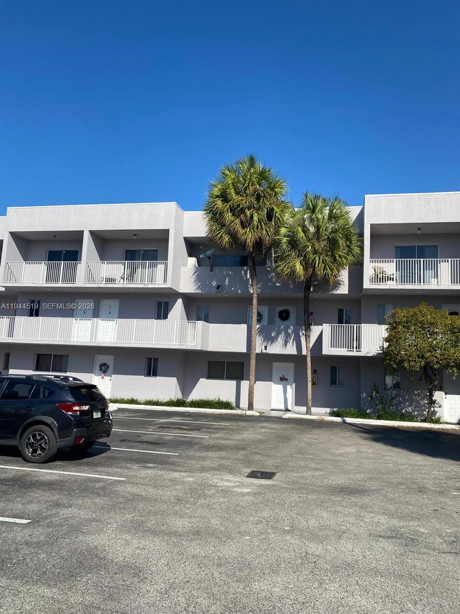 Hialeah Condo: 2690 West 76th Street