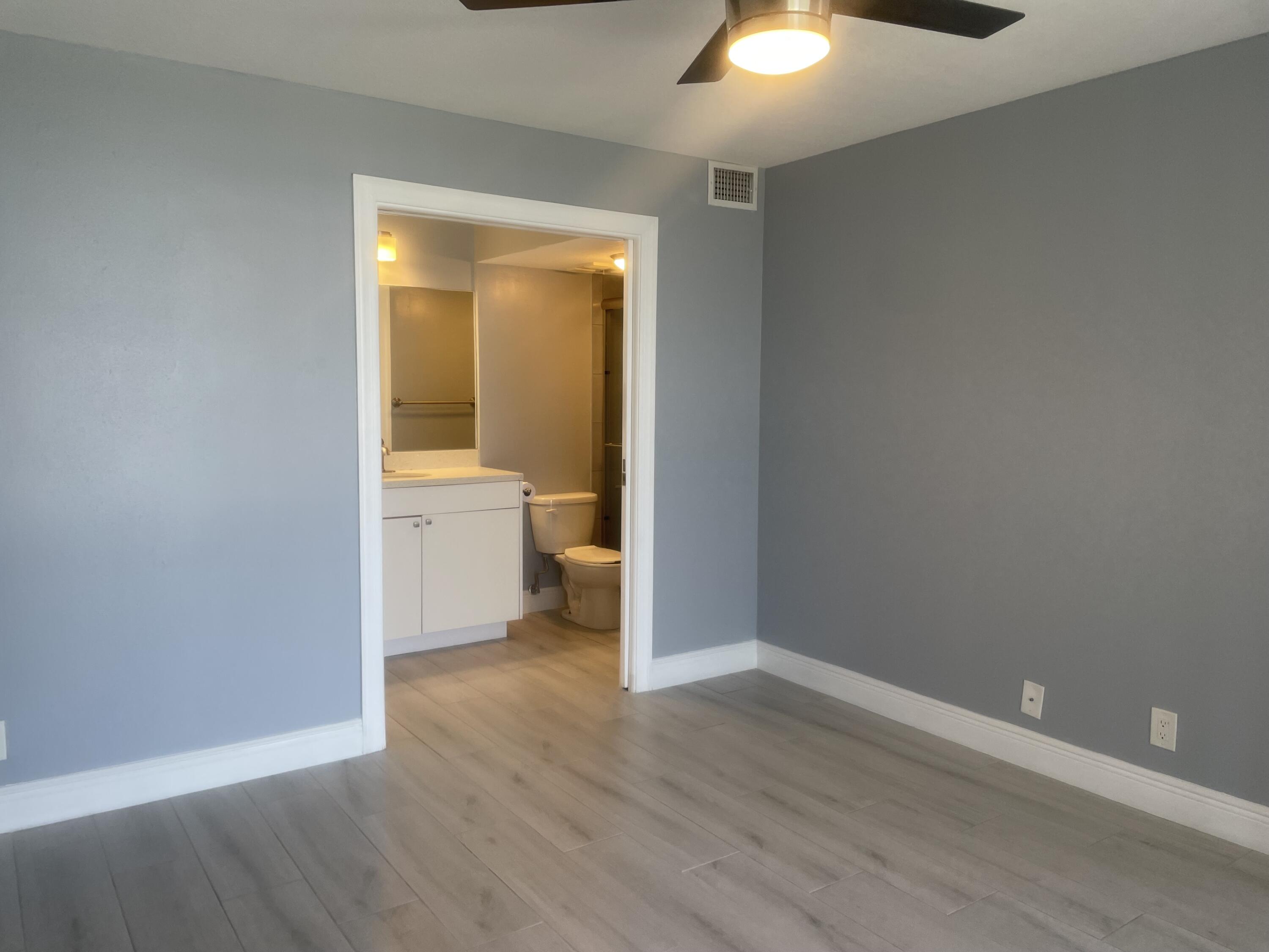 West Palm Beach Condo: 714 Executive Center Drive