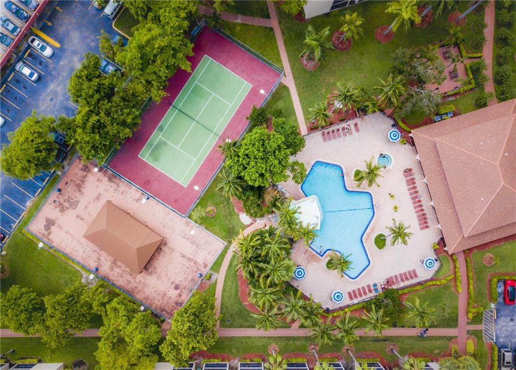 North Miami Beach Condo: 19455 Northeast 10th Avenue