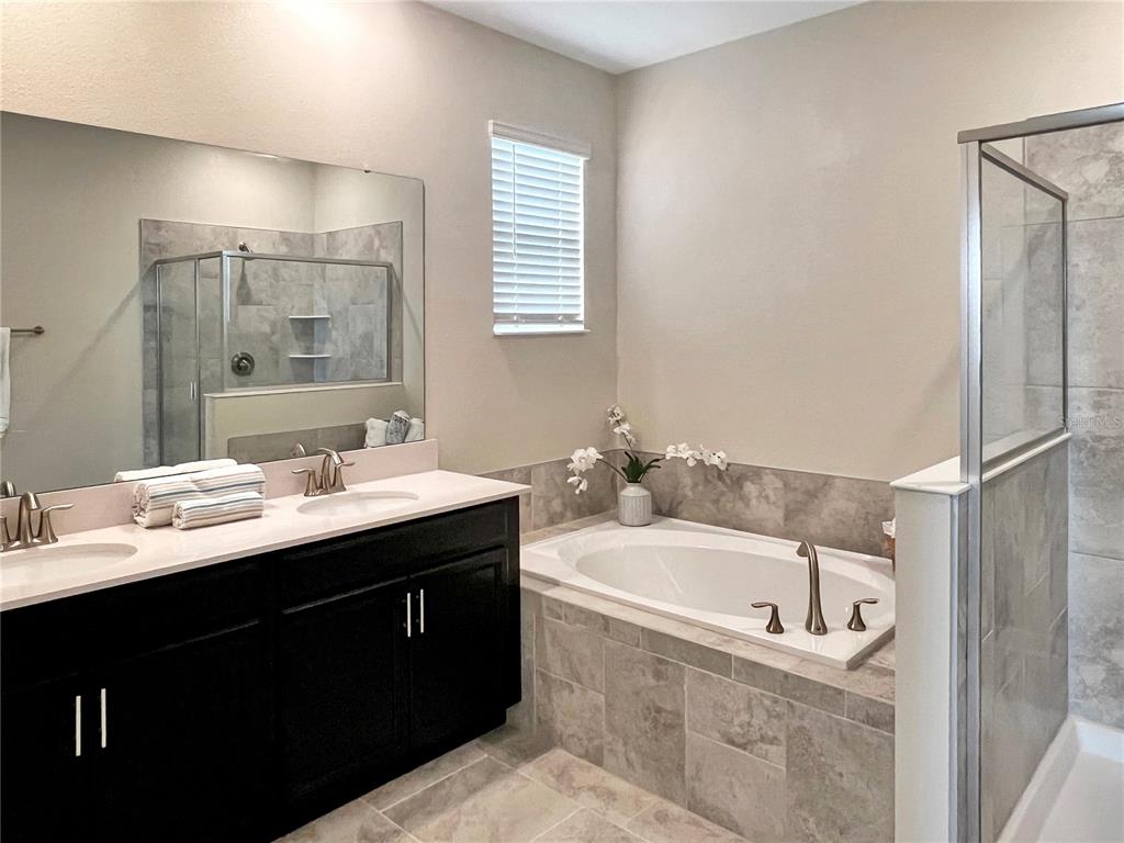 Davenport Condo: 2155 Camden Loop