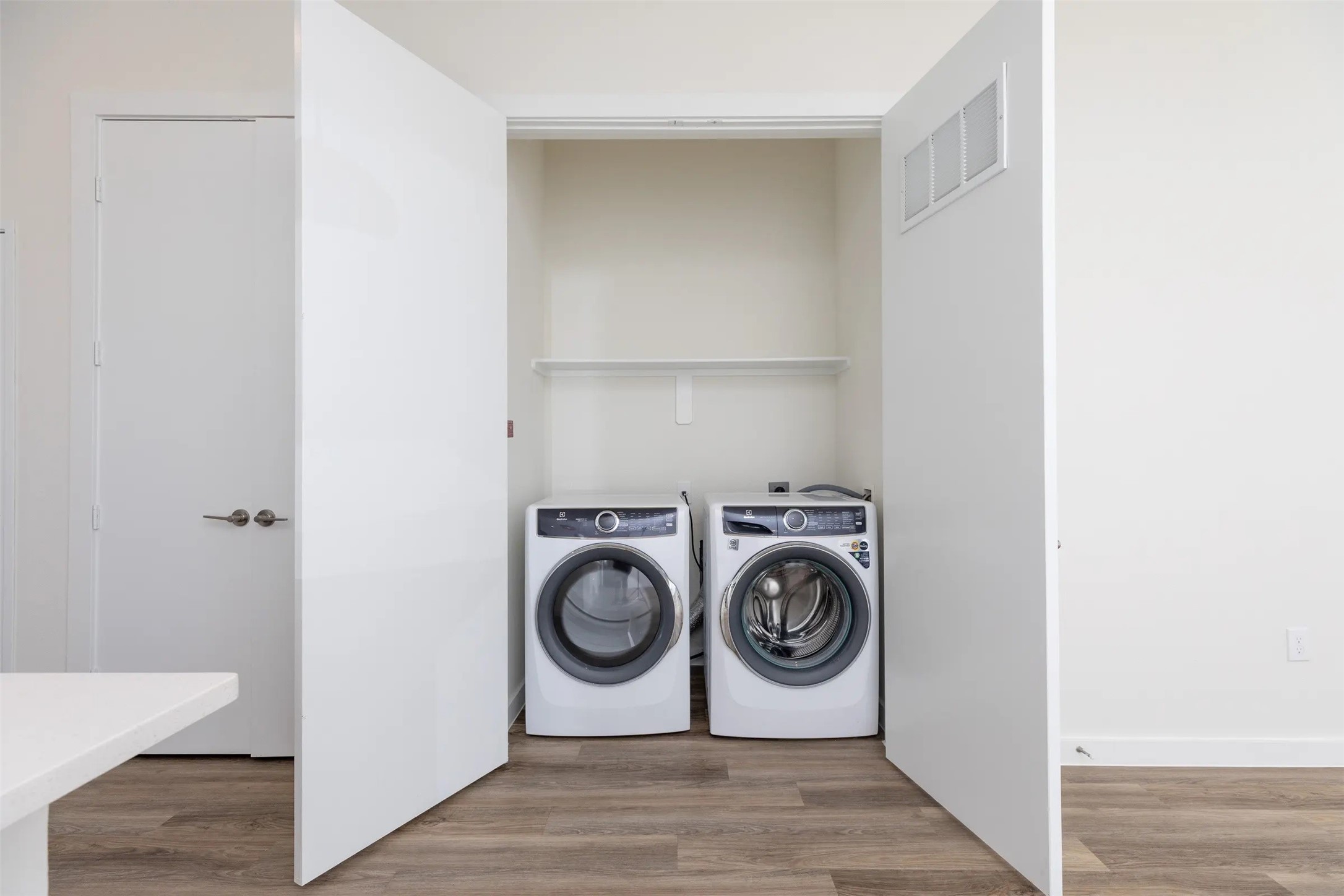 Houston Condo: 1690 North Loop