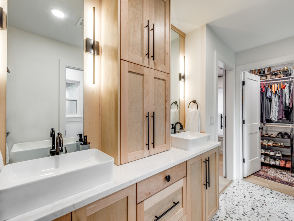 Austin Condo: 2209 Fair Oaks Drive