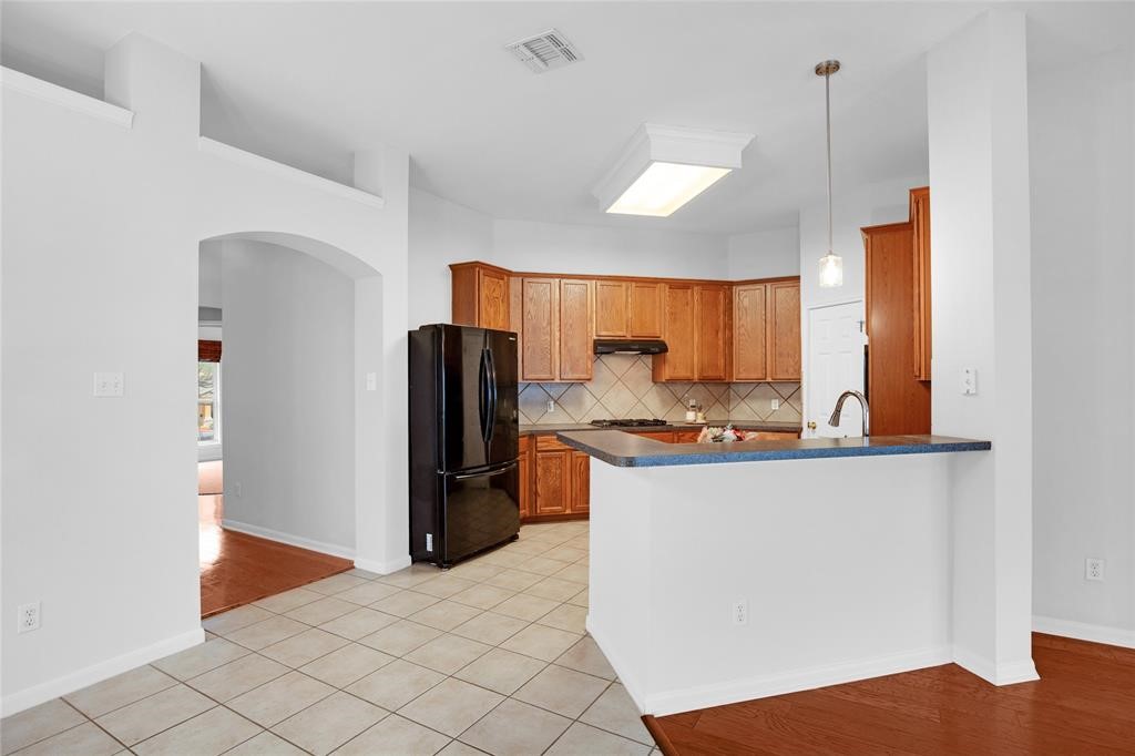 Kyle Condo: 281 Hutton