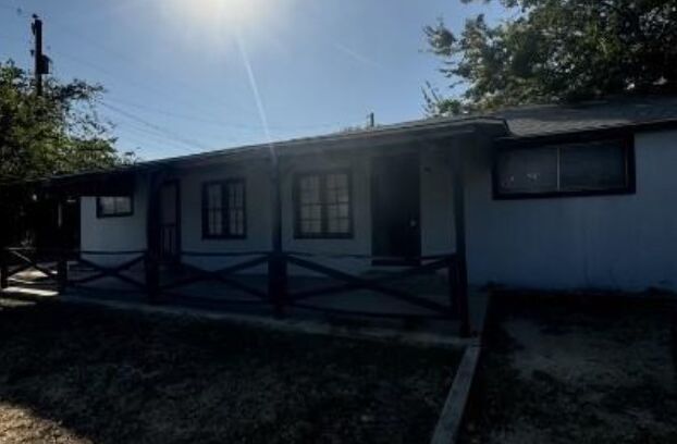 Kyle Condo: 405 North Burleson Street