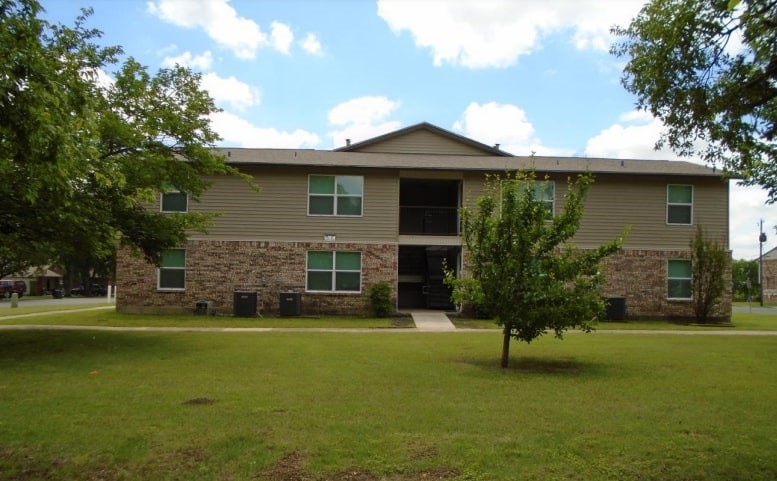 Justin Condo: 909 West 7th Street