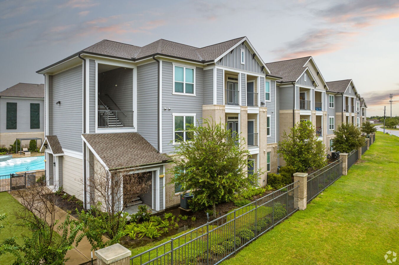 Katy Condo: 24002 Colonial Parkway