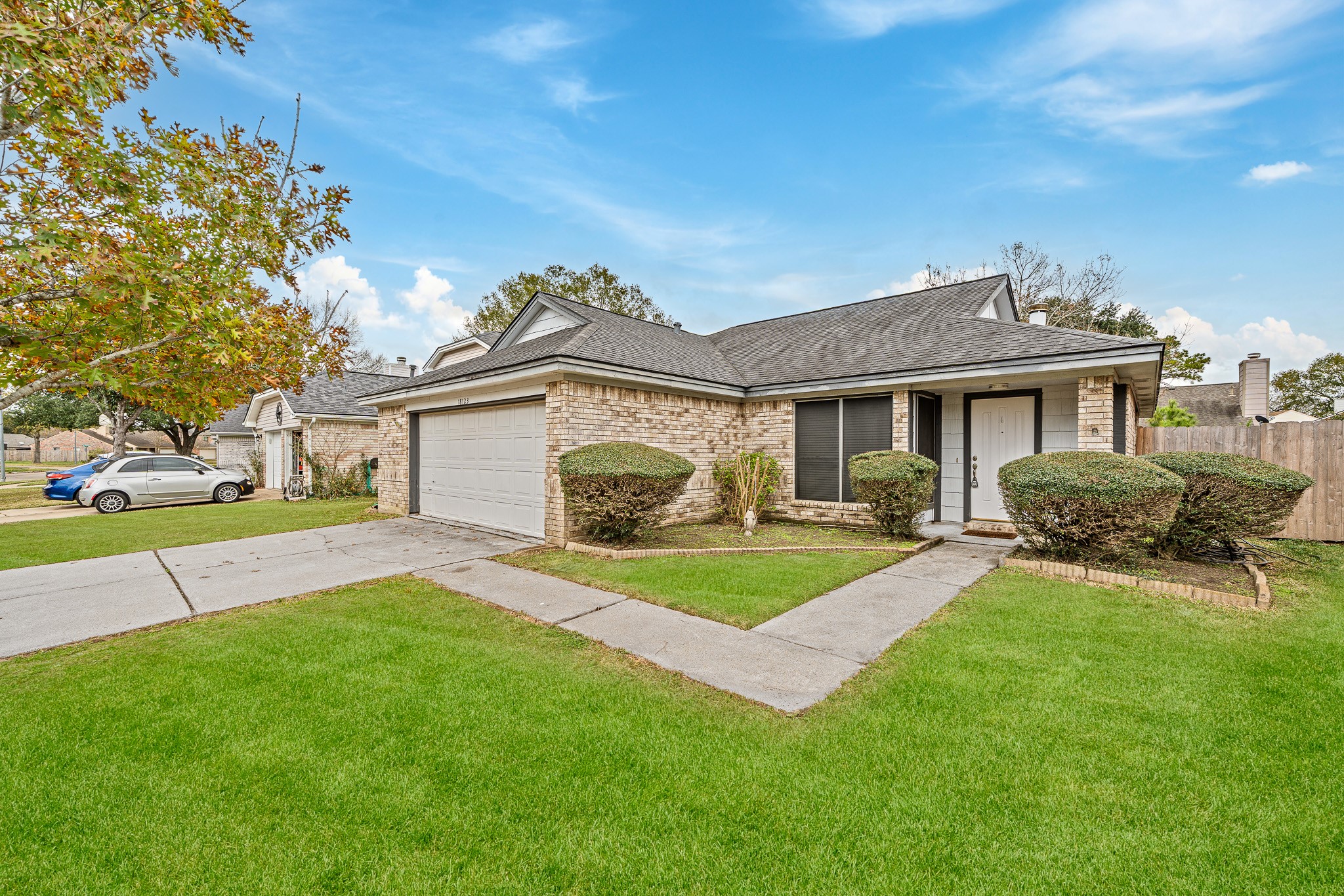 Houston Condo: 18123 Lake Bend Drive