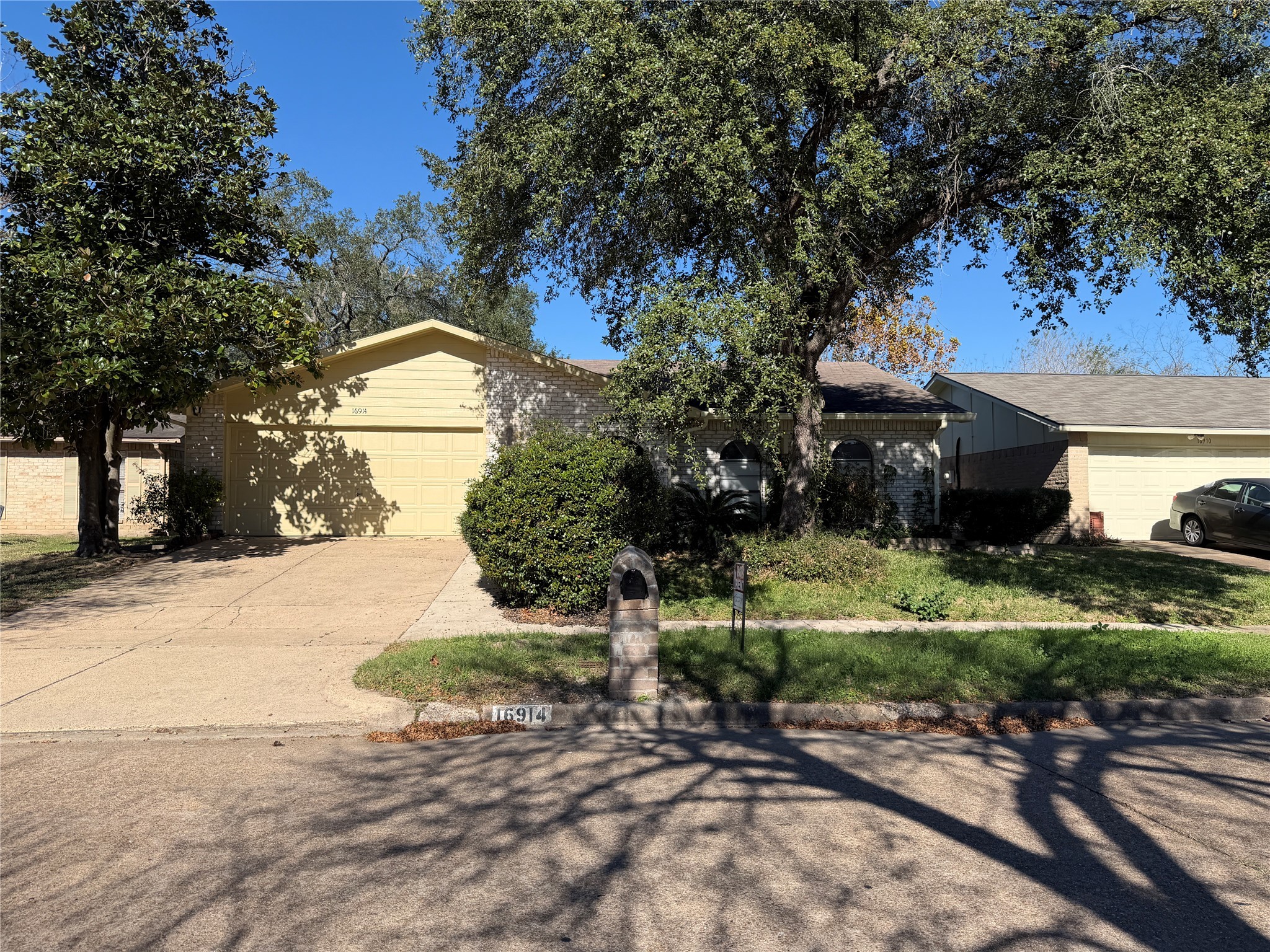 Houston Condo: 16914 Clan MacGregor Drive