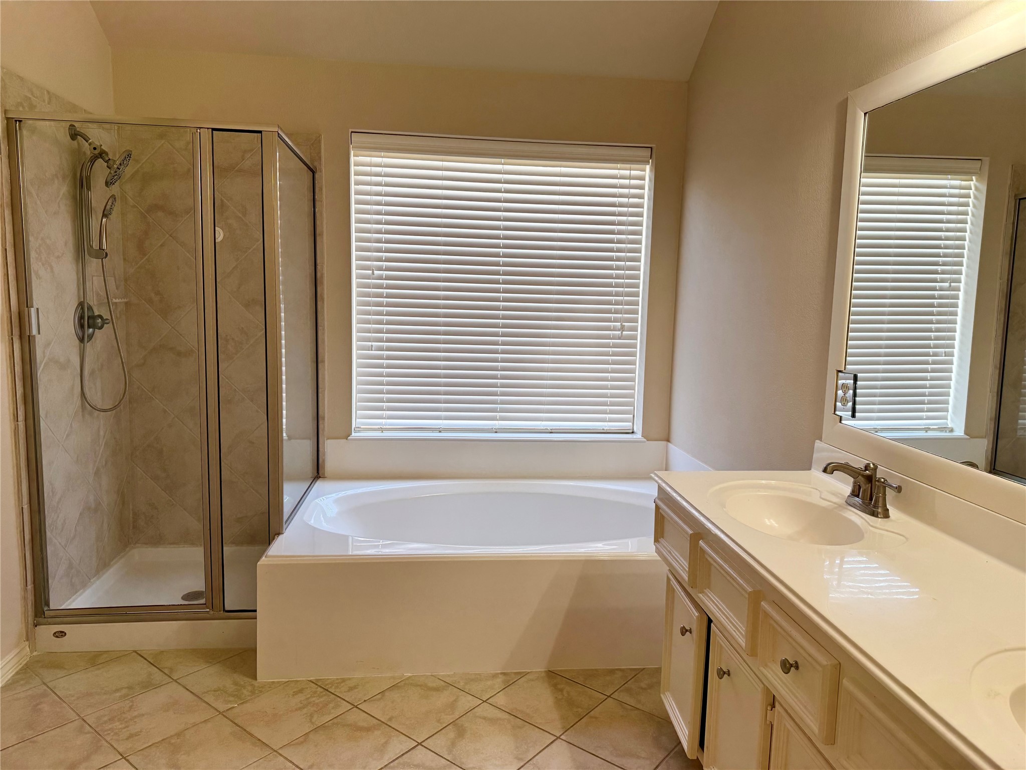 Pearland Condo: 2044 Shore Breeze Drive