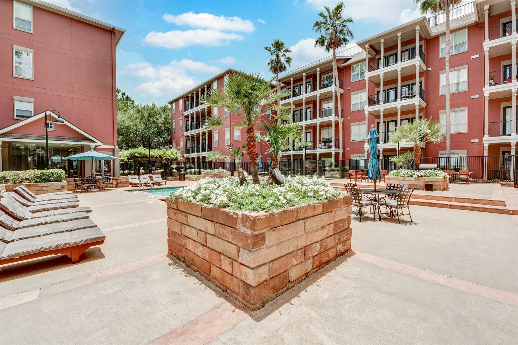 Houston Condo: 2400 McCue Road