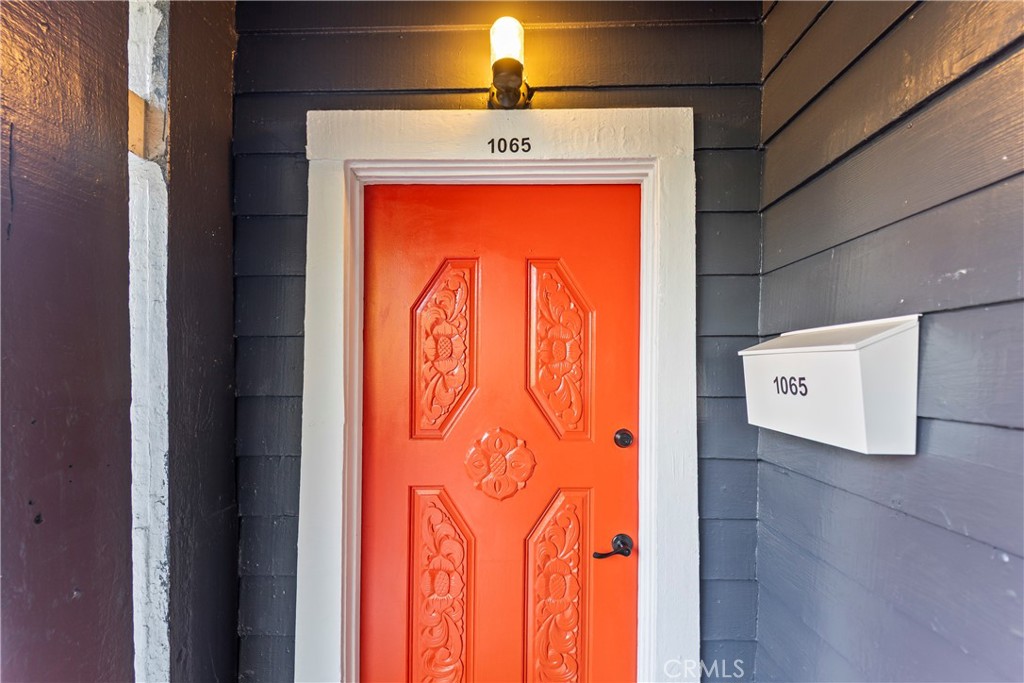 Los Angeles Condo: 1065 Laguna Avenue