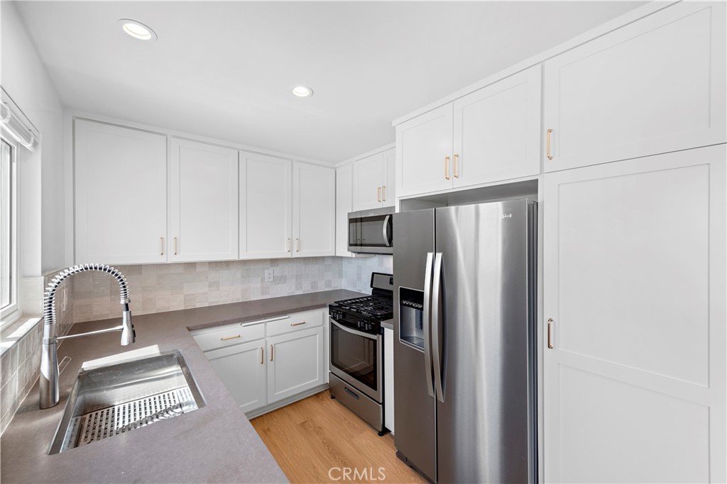 San Clemente Condo: 223 Avenida Victoria