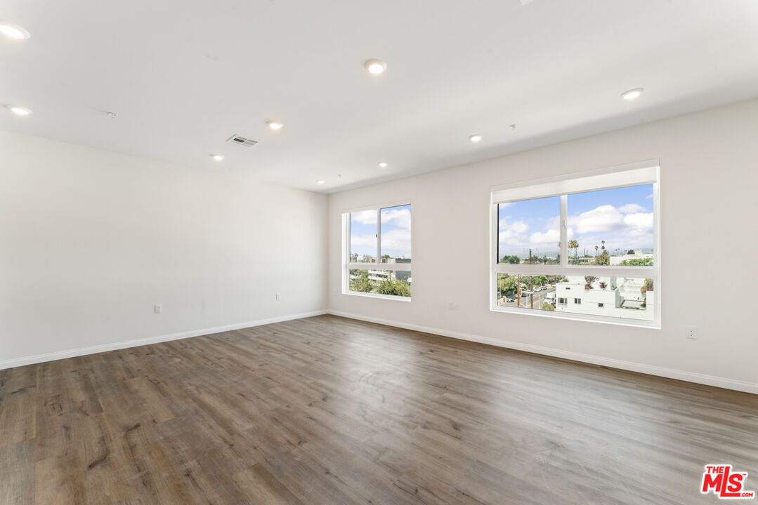 Los Angeles Condo: 3105 Bellevue Avenue