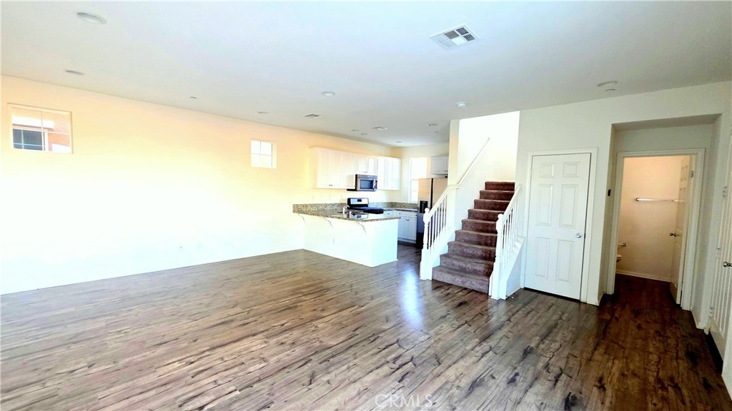Eastvale Condo: 5930 Ginger Drive