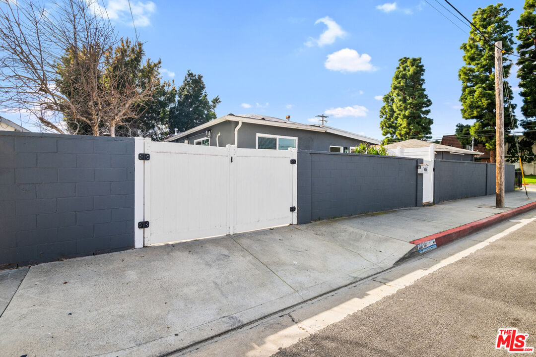 Lawndale Condo: 14808 Condon Avenue