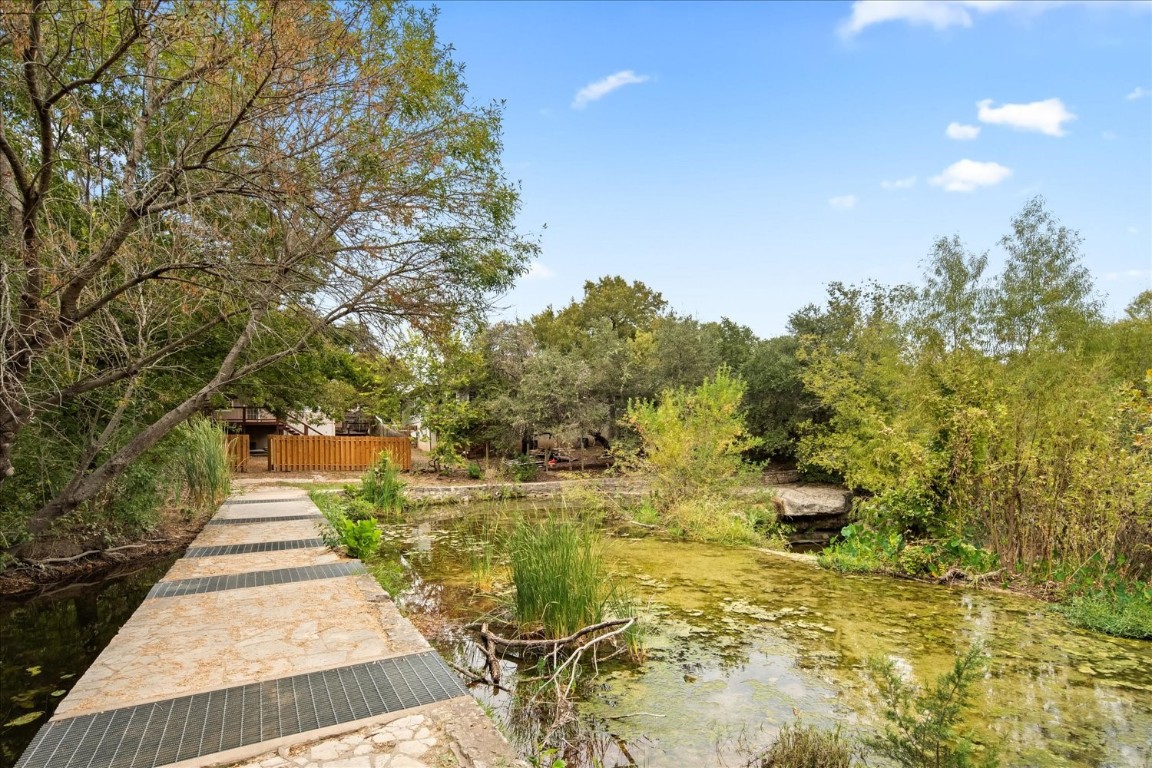 Lakeway Condo: 220 Sailmaster Street