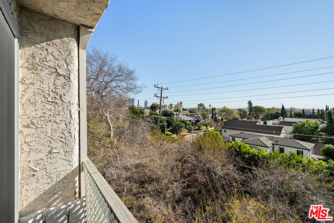 Los Angeles Condo: 1440 Veteran Avenue