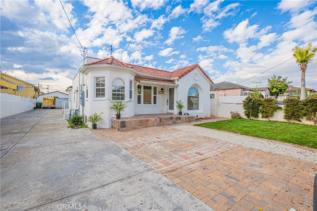 Hawthorne Condo: 11639 Menlo Avenue