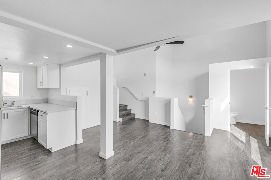 Los Angeles Condo: 4980 South Centinela Avenue