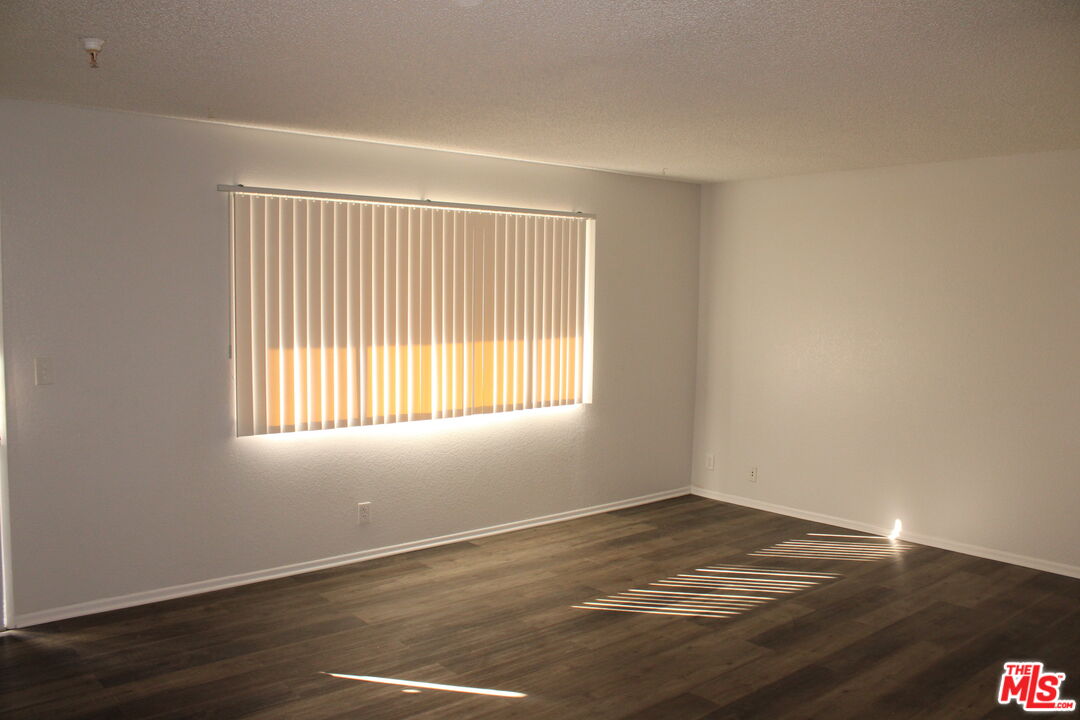 Hawthorne Condo: 12100 Birch Avenue