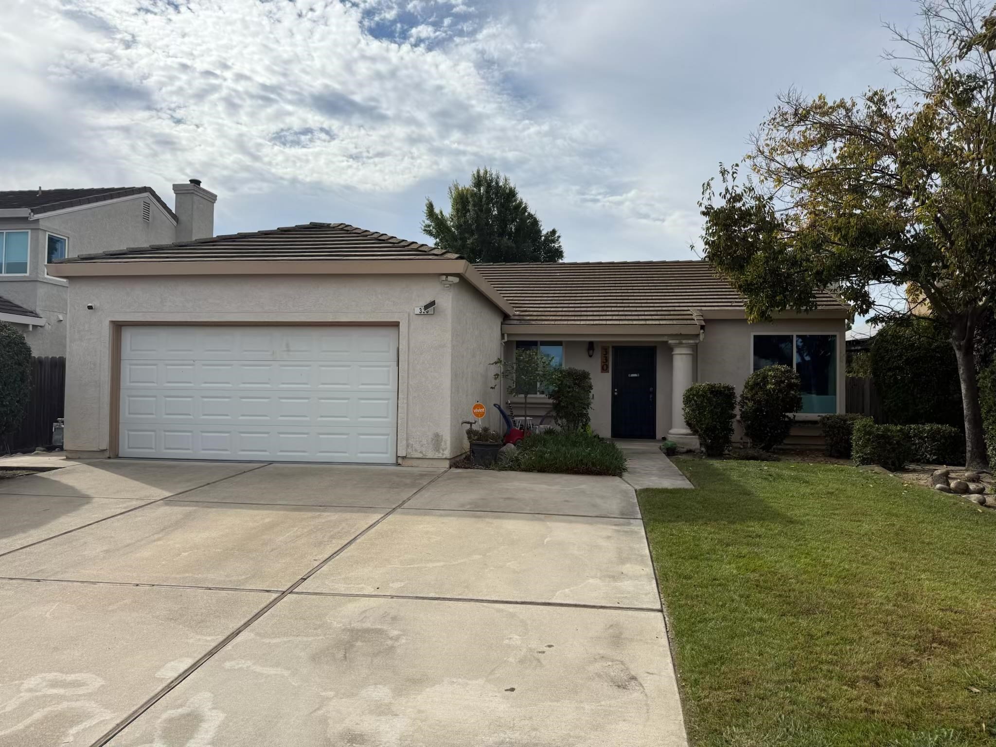 Oakley Condo: 330 Lakespring Place