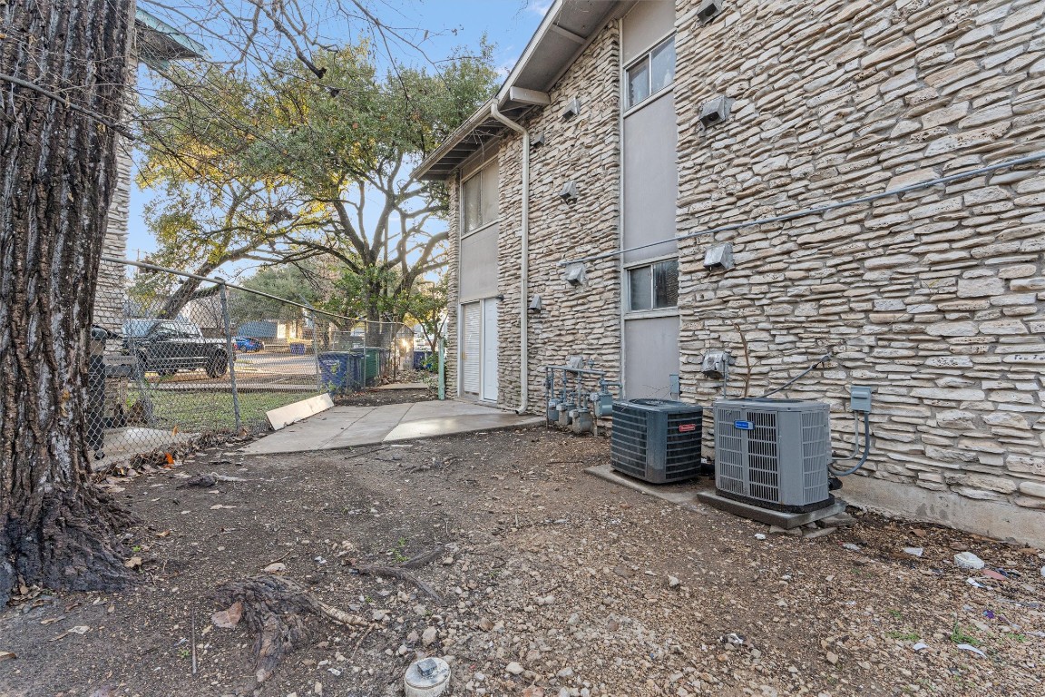 Austin Condo: 2501 Manor Circle