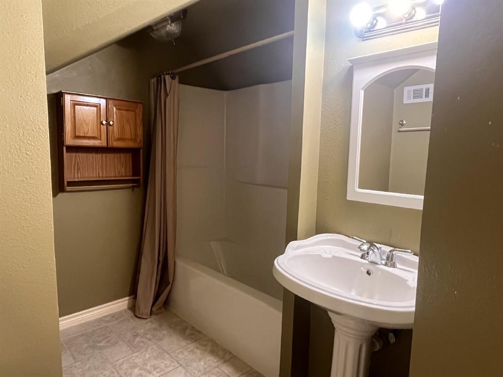 Cleburne Condo: 10001 Hill Top Drive