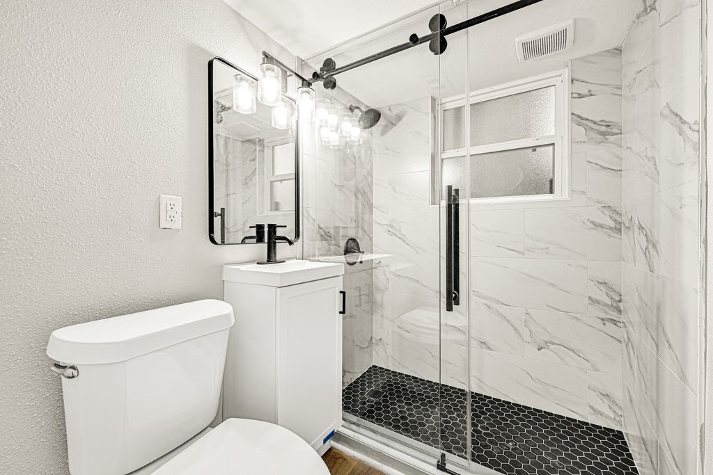 Houston Condo: 5000 Pease Street