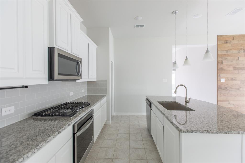 Melissa Condo: 2811 Willow Lane