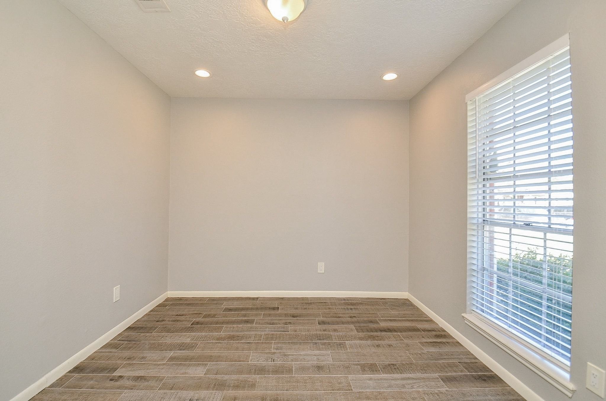 Houston Condo: 9215 Sharpcrest Street