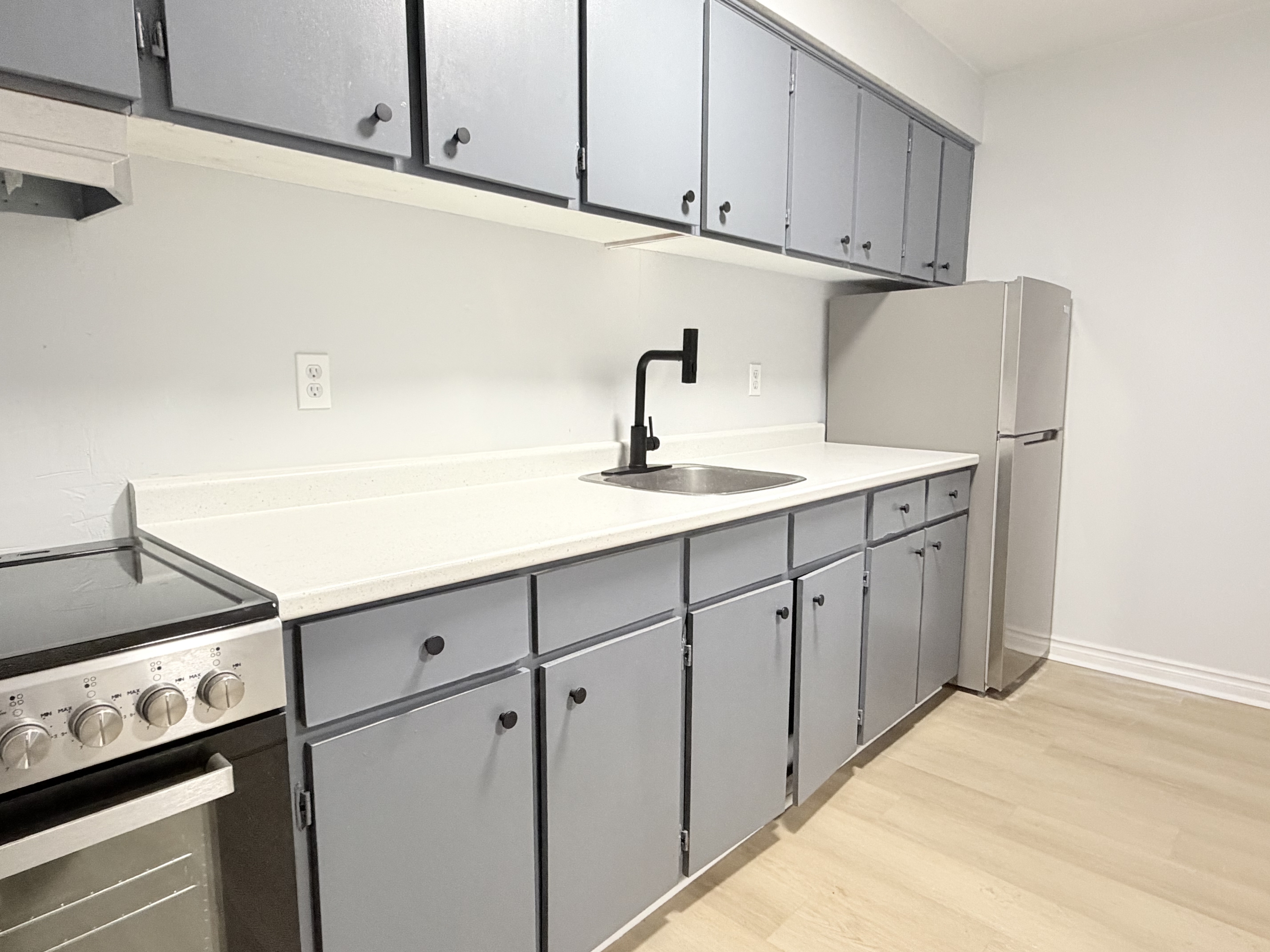 Windsor Condo: 1989 Wyandotte St W