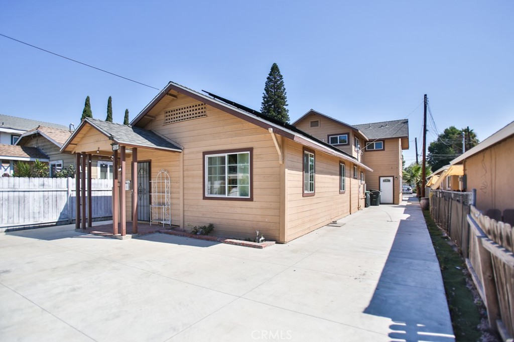 Tustin Condo: 1091 Bonita Street