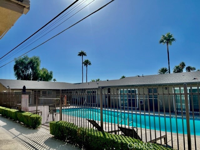 Palm Springs Condo: 685 East Vista Chino
