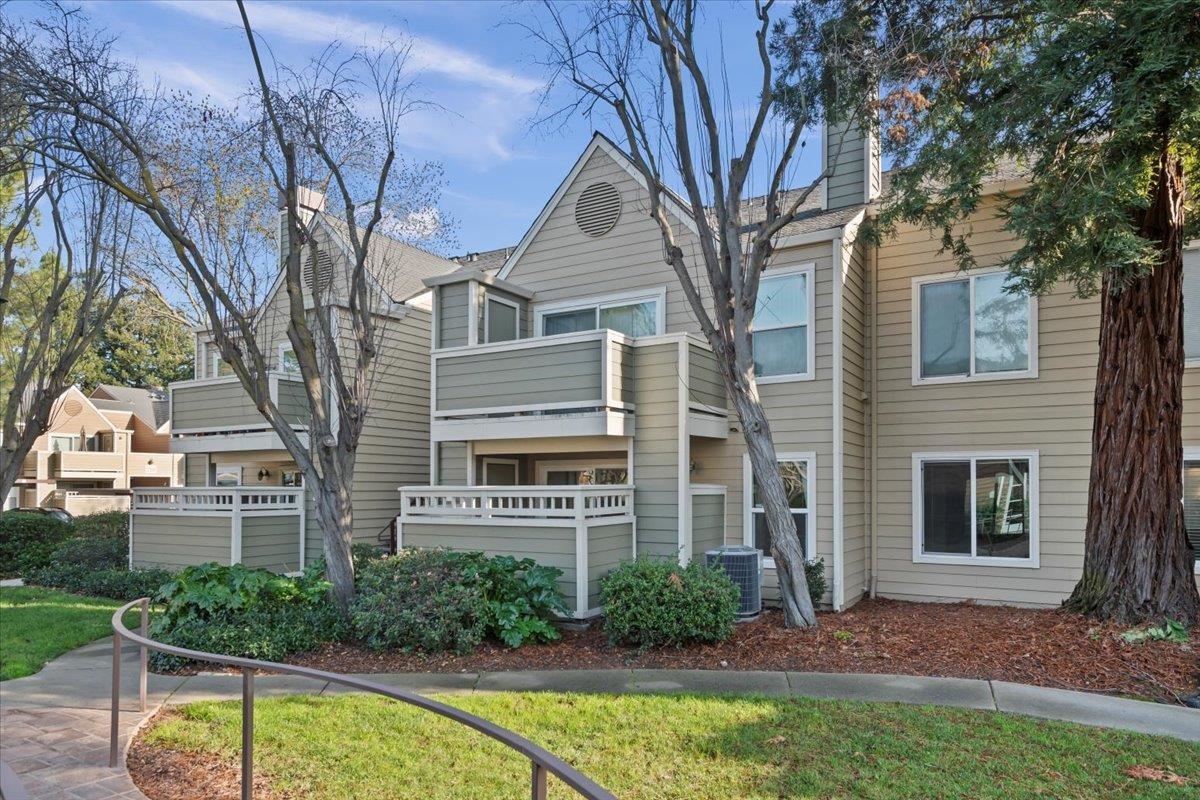 San Ramon Condo: 215 Reflections Drive