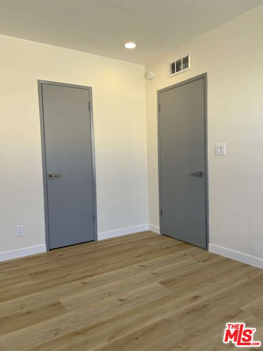 Los Angeles Condo: 432 South Sherbourne Drive